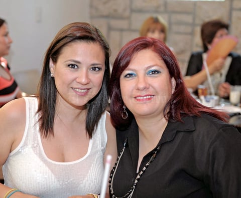 16072015 EN RECIENTE EVENTO.  Marcela y Rocío.
