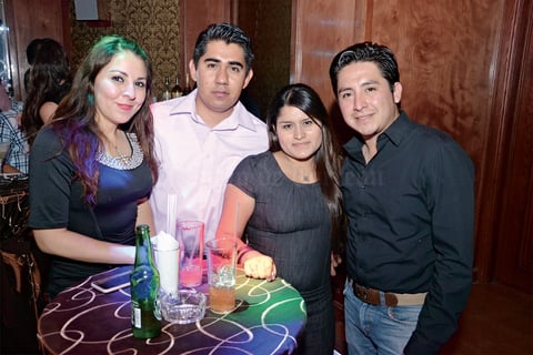 16072015 EN EL ANTRO.  Cindy, Alejandro, Lizbeth y Luis Fernando.