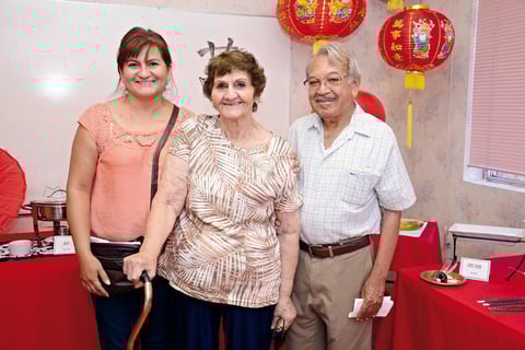 19072015 ASISTEN A CASA ABIERTA.  Verónica, Dolores y Juan Manuel.