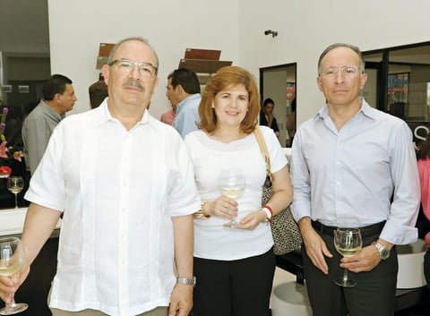 19072015 Eduardo Gutiérrez, Elisa de Gutiérrez y Jesús Olivas.