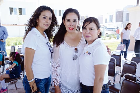19072015 En el corte del listón.