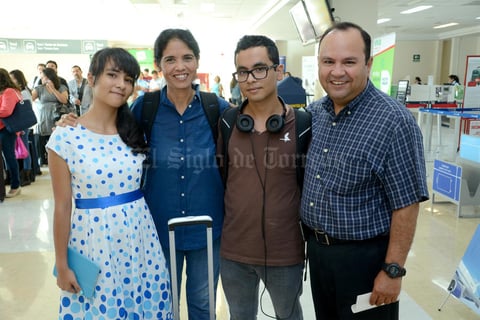 22072015 FIESTA DE CANASTILLA.  Amigas y familiares de Brenda la felicitaron por la cercana llegada de su bebé.