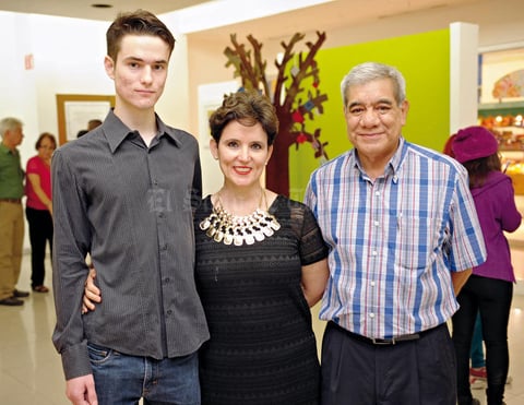 22072015 EN FAMILIA. J avier, María Elena y María Elena García.