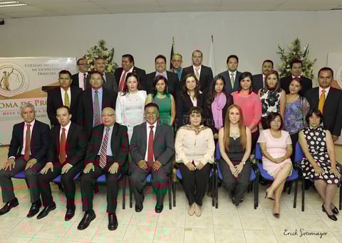 Distinguidos miembros del Colegio Metropolitano de Licenciados en Derecho A.C. con el Dr. J. Apolonio Betancourt Ruiz y Maestro Juan de Dios Castro.