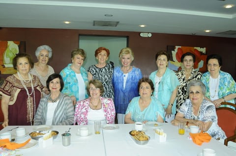 24072015 ONOMáSTICO.   Martha Echávez celebró su cumpleaños 80.