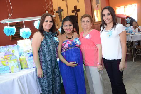 25072015 EN FAMILIA.  Diana, Karen Fernanda, María Estela y Estela.