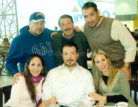25072015 Javier, Roberto, Carlos M., María Elena, Lupita y Javier.