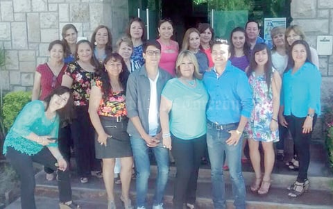 27072015 UN AñO MáS DE VIDA.  Guillermina Ulloa Ugarte festejó su cumpleaños acompañada de sus hijos y un grupo de amigas.