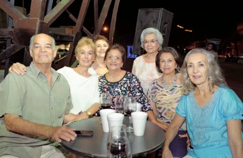 28072015 EN RECIENTE EVENTO.  Luis, Lorena, Conchita, Angélica, Rebeca, Marcela y Nena.