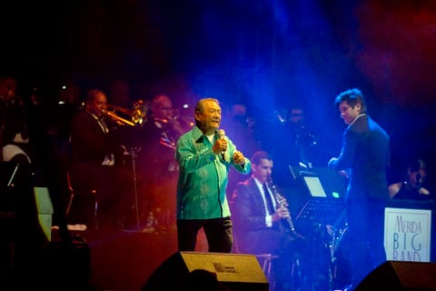 La magia musical de Armando Manzanero al piano hechizó a la Big Band Mérida con Nunca, de Guty Cárdenas y Ricardo López Méndez, además de Voy a apagar la luz y fuera del programa original Mía.