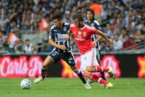 Monterrey le regaló a su afición un triunfo sobre Benfica de 3-0 en la inauguración del estadio.