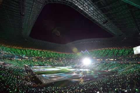 Todo un espectáculo de luces y color se vivió en la nueva casa de los Rayados.