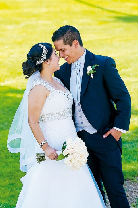02082015 L.C.P. Leticia Lira Rodríguez y L.A.E. Pablo Daniel Gamboa Martell contrajeron nupcias con gran felicidad el pasado 18 de julio de 2015. Sus padres son: Benjamín Lira Espino y Leticia Rodríguez Iturriria; Octavio Gamboa Quezada y Delia Martell Rodríguez.- Miguel Zavala Fotografía
