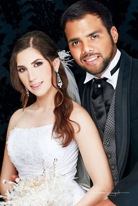 02082015 Gala Stephanie Rodarte Alvarado y José Moisés Becerra Rosales se unieron en matrimonio el 18 de julio de 2015. Sus padres son los señores: Cecilia Alvarado González y Homero Eloy Rodarte Rubio; Virginia Rosales Mancinas y Héctor Ricardo Becerra Novoa.- Laura Grageda Fotografía