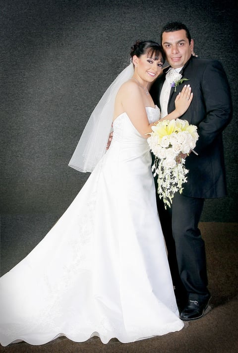 02082015 Diana Gabriela García Morales y Carlos Alejandro Chávez Serrano se unieron en el Sacramento del Matrimonio el día 18 de julio de 2015. Los padres de los contrayentes son los señores: Clemente García H. (f) y Verónica Morales Bañuelos; Joaquín Chávez Martínez y Pilar Serrano Serrano.
