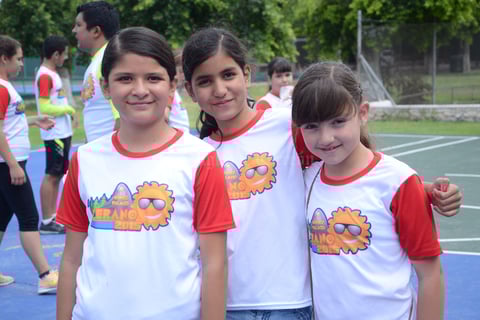 Janeth, Valentina y Brenda