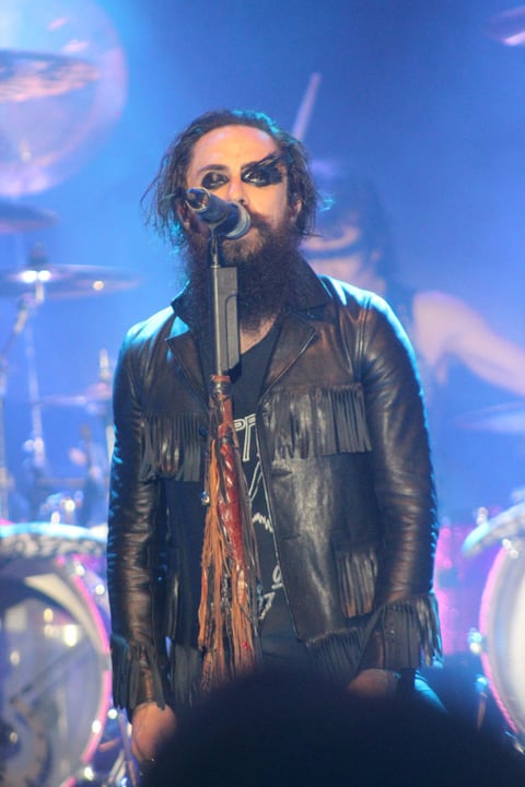 Después del show de la “boy band” española Auryn y de la cantante Belinda, inició el rock de Moderatto, quien llegó a la capital mexicana después de una gira por Estados Unidos.