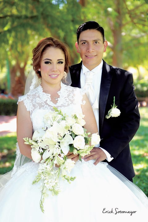 09082015 Yazmín Grana Venegas y Arnulfo Rodríguez Silva unieron sus vidas el 26 de julio de 2015. Son hijos de los señores: Arturo Grana Loera y María Francisca Venegas Galván; J. Cruz Rodríguez Briones y Aurora Silva Cabrera.- Érick Sotomayor Fotografía