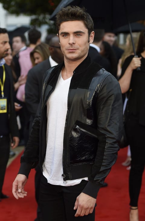 Zac Efron fue aclamado al llegar al teatro Ritzy de Londres.