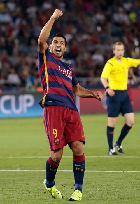 En la parte complementaria, la zaga del Sevilla falló en la salida con balón controlado y le regalaron el esférico a Luis Suárez al 52’, quien no desaprovechó la oportunidad y puso el 4-1 que parecía definitivo.