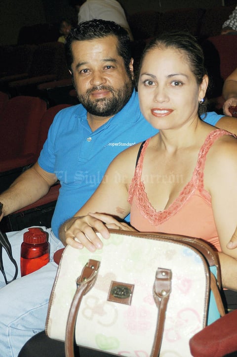 16082015 Israel Ríos y Miriam Escobedo.