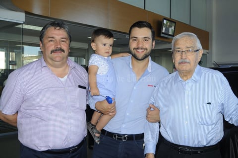 Abel, Manuel, Mauricio y Mauricio