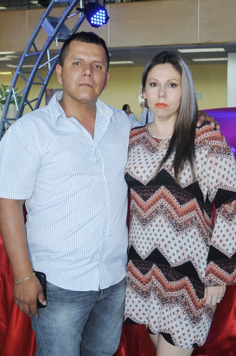 Sandro Rosales y Rubí Cortez