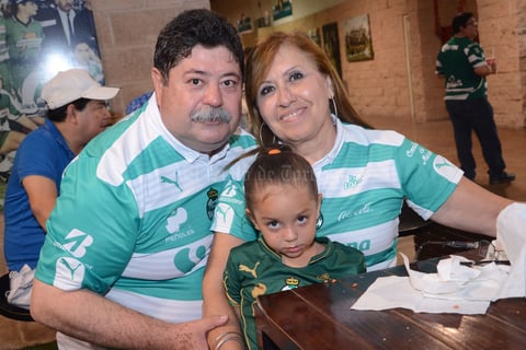 Juan José, Ana Camila y Paty