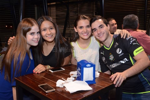 Karina, Ángeles, Carla y Alejandro