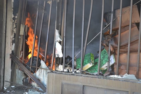 El otro local afectado está contiguo a un bazar, que no se vio afectado gracias a la oportuna intervención de los bomberos.