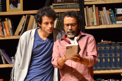 En un acto de casi dos horas, la obra El profesor complació al público.