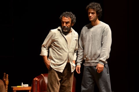 El adolescente, amante del ejercicio, se vio amenazado por la admiración de "Ceci" hacia el maestro, quien compartió al respetable que no se relacionaba con sus alumnas hasta que se graduaran, sin embargo, reflejaba cierta atracción por ella.