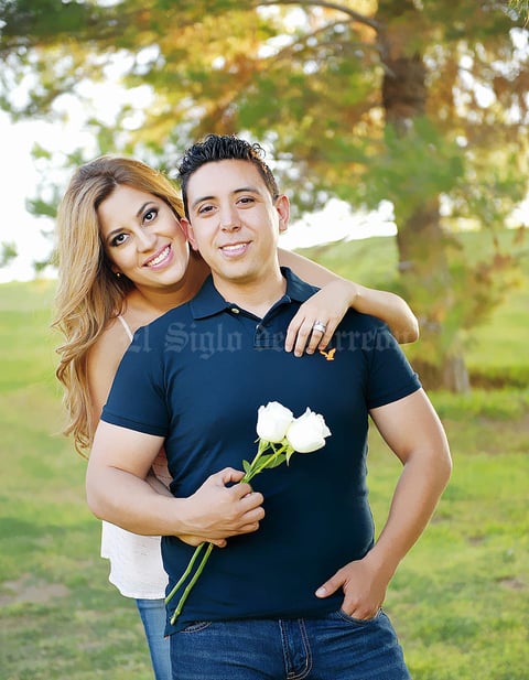 23082015 SE COMPROMETEN.  Sol Facio y Jorge Enrique Gómez.