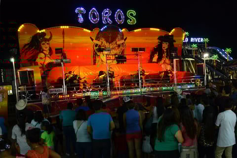 Laguneros acudieron a disfrutar de los distintos atractivos de la Feria de Torreón 2015.
