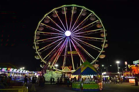 Los juegos mecánicos han iluminado una vez más las instalaciones de la Expo Feria.