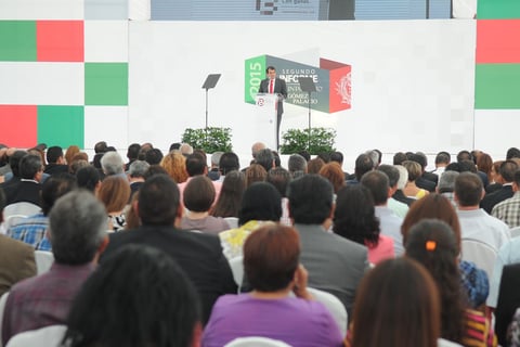 Aunque la presentación en la Expo Feria se había programado para las diez de la mañana, inició hora y media después, situación que llegó a desesperar a muchos de los asistentes, quienes ya no esperaron escuchar el mensaje final del gobernador y abandonaron el recinto en cuanto Campillo terminó de leer el contenido de su informe.