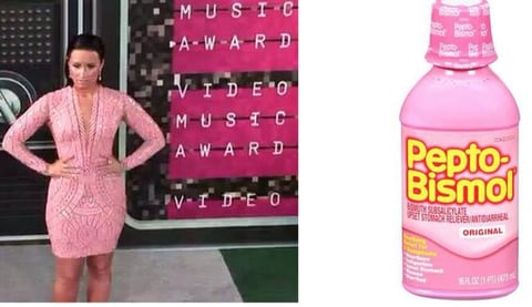 El entallado vestido rosado de Demi Lovato también fue motivo de burlas.