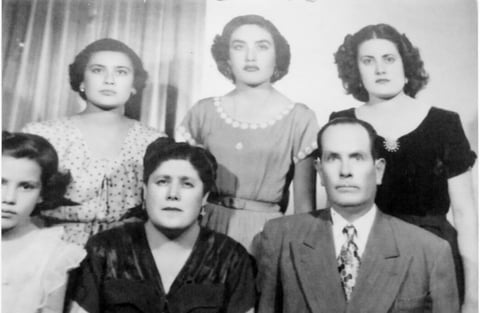 30082015 Familia de don Ciro García y María Valles, benefactor de la comunidad
y participó en el Reparto Agrario en 1957 en Allende, Dgo.