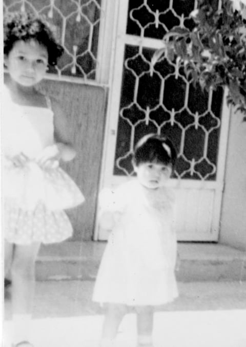 30082015 Las primitas Liliana Soto Puentes y Alicia Puentes Marchand en 1990.