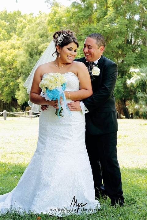 23082015 Lic. Arely Sugen Gamón Valero y Lic. Víctor Jesús Correa Morales contrajeron nupcias el 15 de agosto de 2015. Los acompañaron sus padres: Sr. J. Vicente Gamón Ibarra y Sra. Leticia Valero Moreno; Sr. Víctor Manuel Correa Urrutia y Sra. J. Rocío Morales Ávila.- Monse Plata Fotografía.
