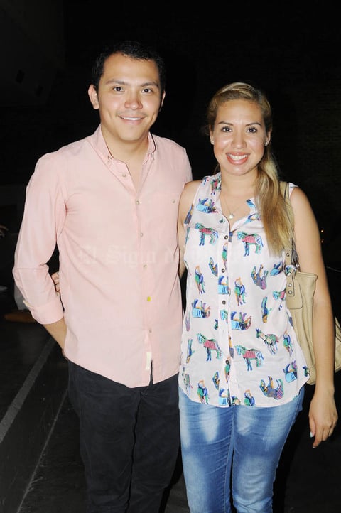 30082015 EN PAREJA.  Óscar Vejar y Brenda Valeria Montañez.