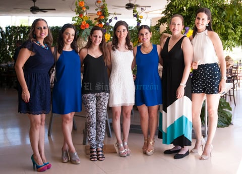 Con sus amigas