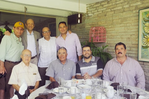 01092015 CELEBRACIÓN DE CUMPLEAñOS.  Francisco Balderrama en compañía de sus amigos.