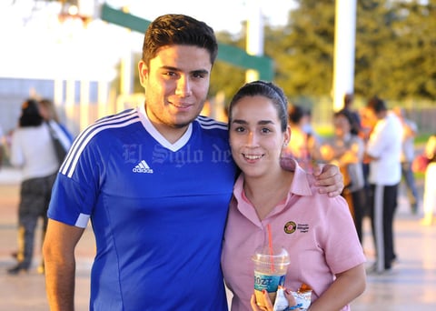02092015 ASISTEN A INAUGURACIóN.  Luis y Sofía.