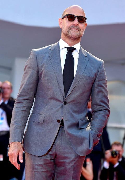 Stanley Tucci desfiló por la alfombra roja del Festival de Venecia.
