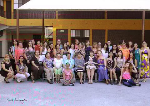 05092015 Bellos momentos pasó Cecilia en compañía de sus amistades y familiares.