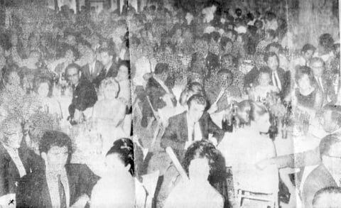 06092015 Cena de gala al Premio al Mérito Lagunero en la Catedral Subterránea
de la Compañía Vinícola del Vergel el ocho de agosto de 1970. Raúl Cano Olguín y Sra.