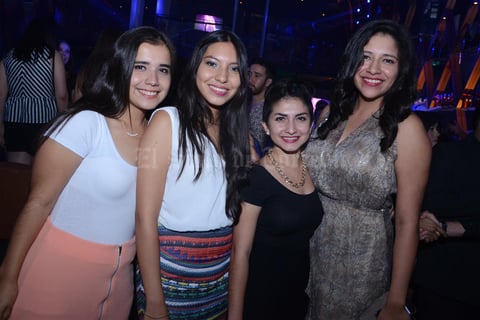 06092015 EN EL ANTRO.  María Fernanda, Sarahí, Valeria y Mónica.