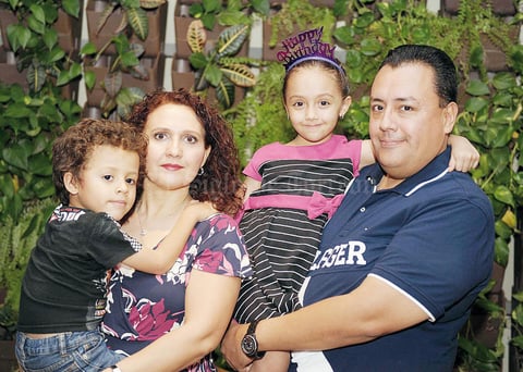 06092015 EN FAMILIA.  Juan Carlos, Cecilia, Cecilia y Juan Carlos.