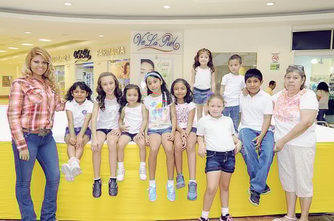 06092015 LA FOTO DEL RECUERDO.  Alumnos de taller de danza.